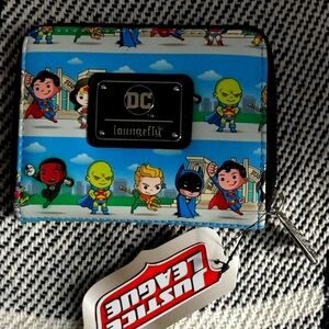 🌲DC Loungefly zip around wallet